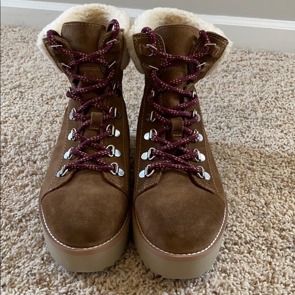 Women’s Sam Edelman hiking boot. - Picture 3 of 3